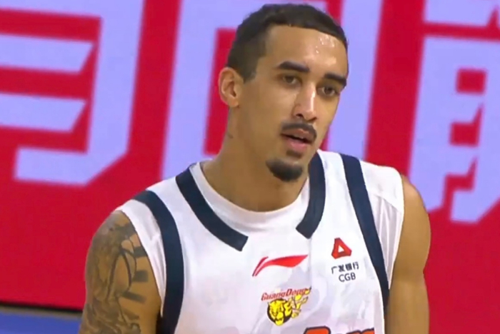 广东狂胜合肥33分:徐杰23+6+7三分 胡明轩复出10分