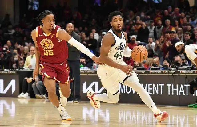 1661573916107019297.jpg 开云体育-中国官网登录入口-骑士退出米切尔交易 尼克斯距离蜘蛛侠更进一步?