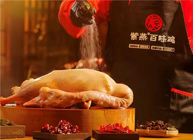 开云Kaiyun官网入口-绿茵热血邂逅温情五月，紫燕川味献礼母亲节